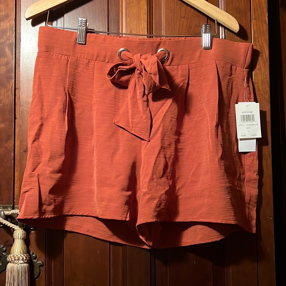 RETROLOGY NWT BURNT ORANGE SHORTS SIZE L.
